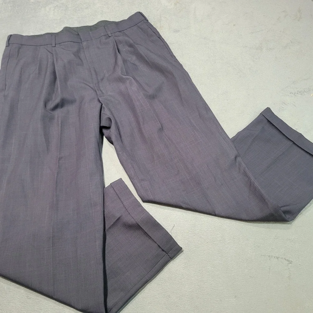 Haggar Dress Pants Mens 36x30 Gray Pleated Classic Cuffed Wrinkle-Free Trousers